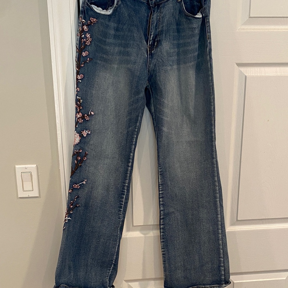Floral Embroidered Straight Leg Women's Jeans